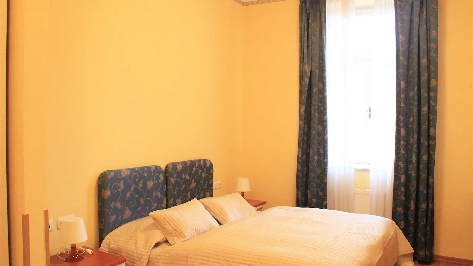 ***  City Lounge Hotel Prag Tjekkiet