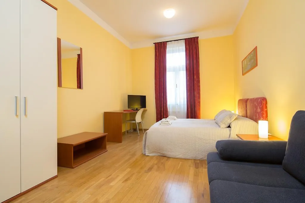 City Lounge Hotel Prague 3*,