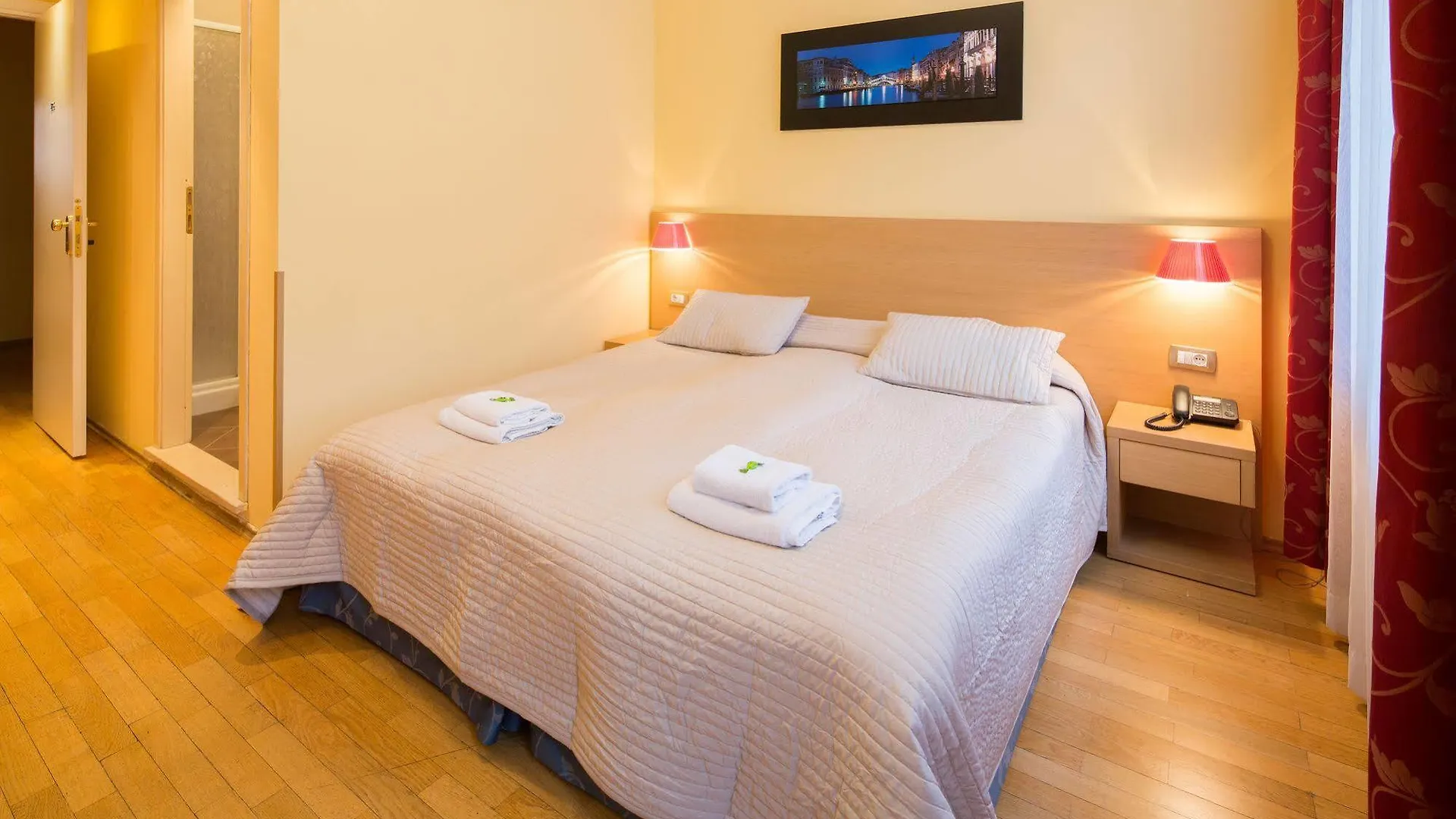 City Lounge Hotel Praha 3*,