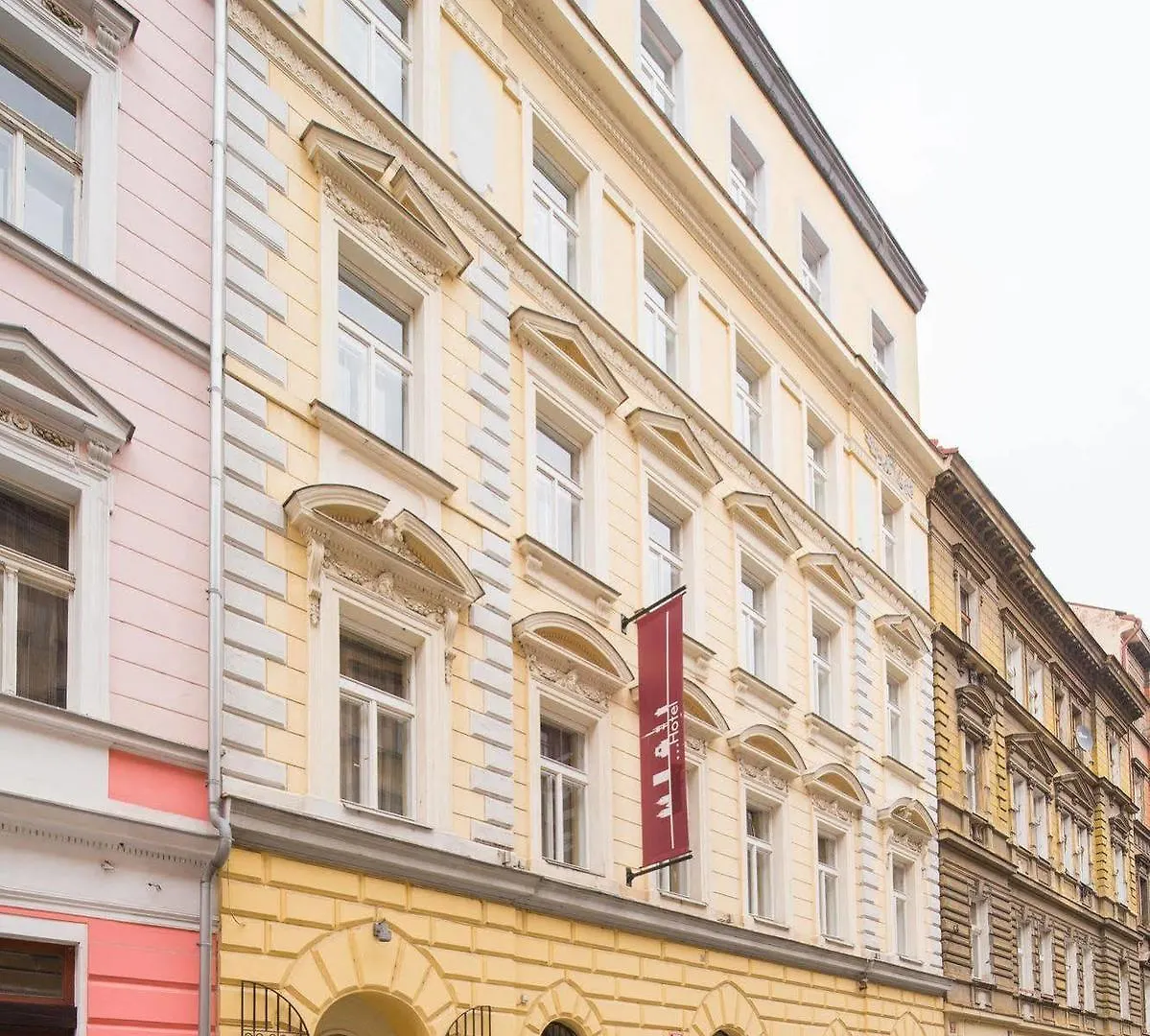 City Lounge Hotel Praha 3*,